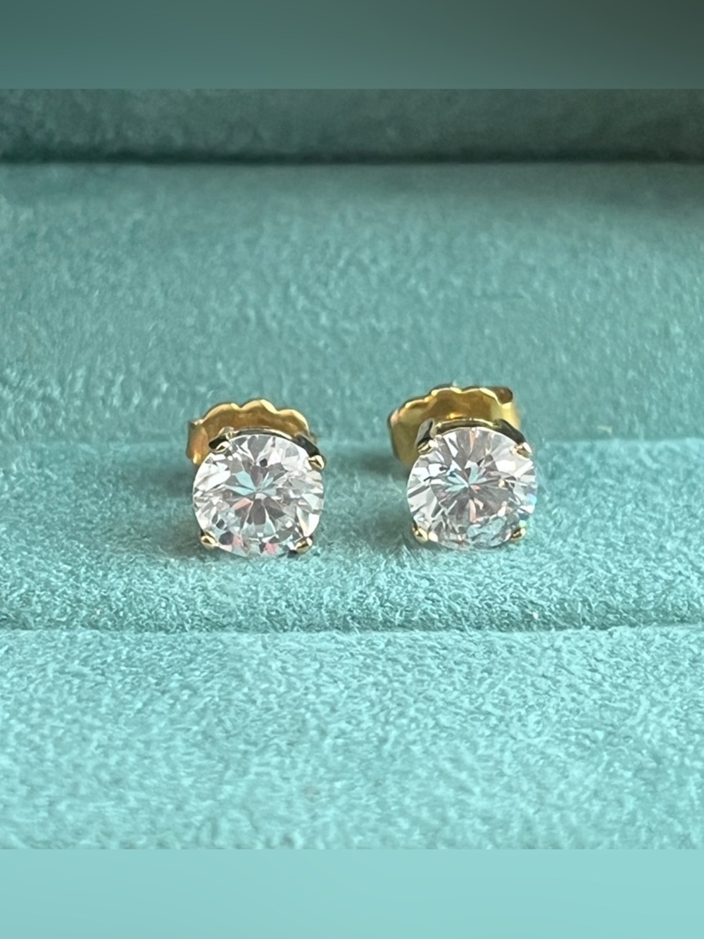 Yellow Gold (not 14kt)Round CZ White Diamond Prong Stud Earrings
Butterfly Back
